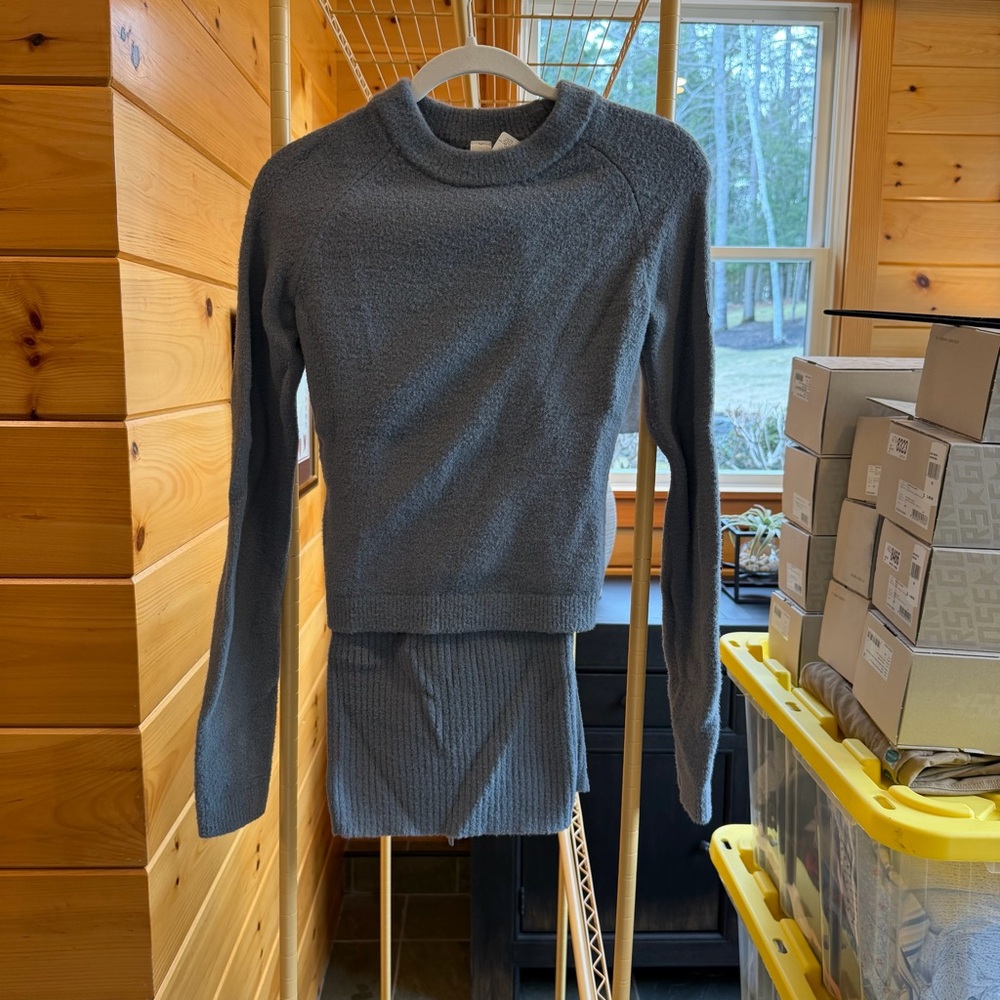ALO Yoga Light Gray Fuzzy Knit SET (crew size small & pants xxs)